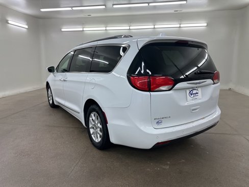 Used 2020 Chrysler Pacifica Touring-L image 9