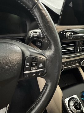 Used 2020 Ford Escape Titanium image 18