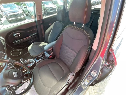 Used 2015 Kia Soul + image 9