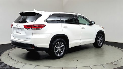 Used 2017 Toyota Highlander XLE image 7