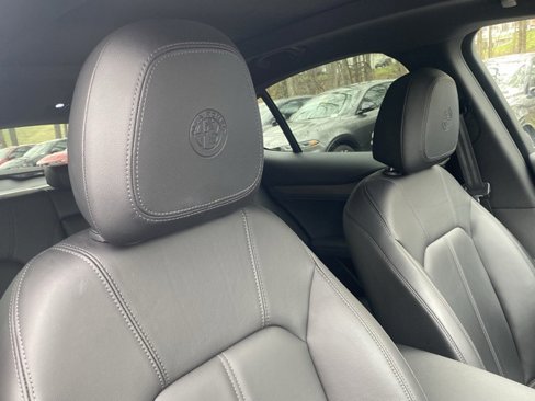 Used 2023 Alfa Romeo Stelvio Ti image 41