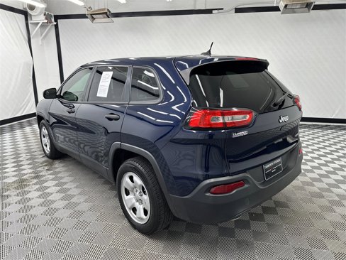 Used 2014 Jeep Cherokee Sport image 3