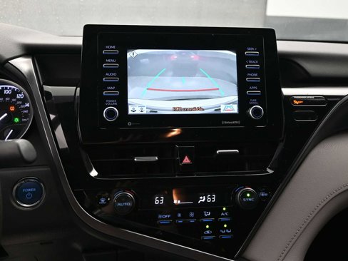 Used 2021 Toyota Camry LE image 13