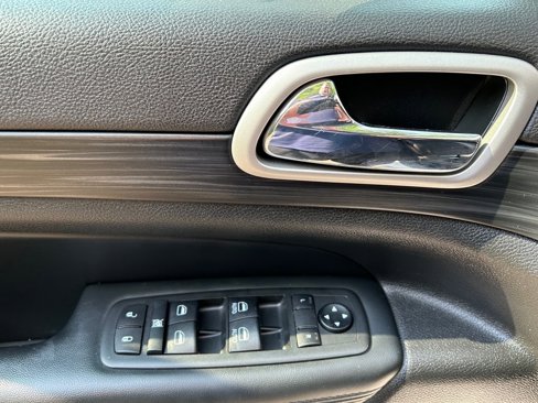 Used 2021 Jeep Grand Cherokee Laredo X image 17
