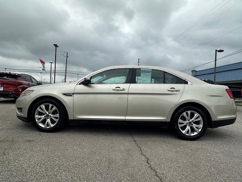 Used 2010 Ford Taurus SEL image 4