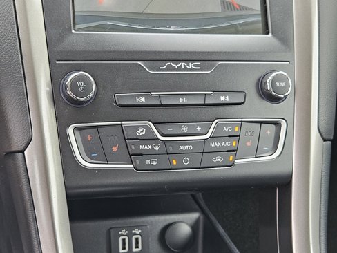 Used 2019 Ford Fusion SEL image 26