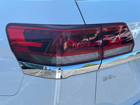 Used 2021 Volkswagen Atlas SEL Premium image 10