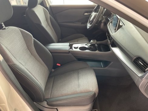Used 2022 Nissan Rogue SV image 18