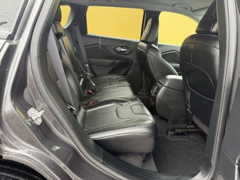 Used 2023 Jeep Cherokee Altitude Lux image 35