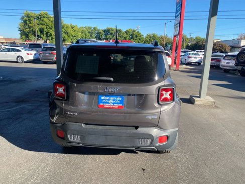 Used 2017 Jeep Renegade Latitude image 4