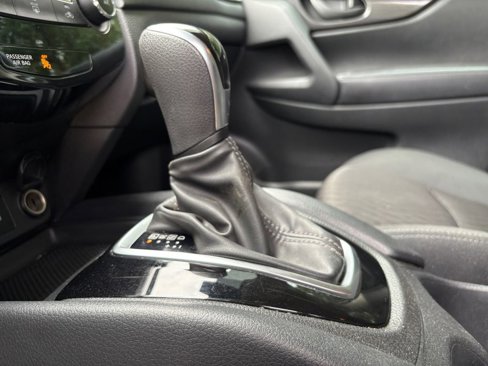 Used 2020 Nissan Rogue S image 22