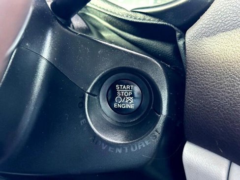 Used 2017 Jeep Renegade Limited image 31