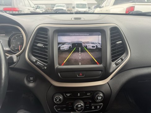 Used 2017 Jeep Cherokee Limited image 14