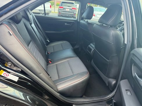 Used 2015 Toyota Camry SE image 7