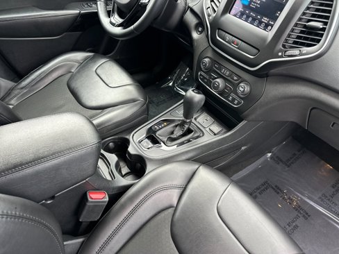 Used 2019 Jeep Cherokee Latitude Plus image 16