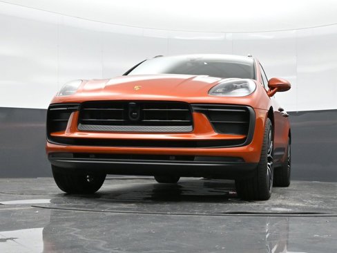 Certified 2025 Porsche Macan image 41