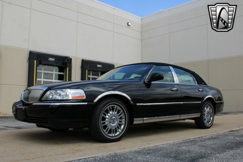 Used 2006 Lincoln Town Car Designer Series image 7