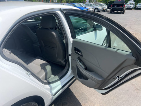 Used 2016 Chevrolet Malibu LT image 14