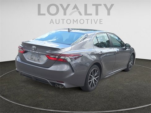 Used 2023 Toyota Camry SE image 5