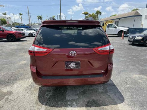 Used 2017 Toyota Sienna XLE image 7