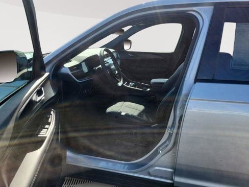 New 2025 Jeep Grand Cherokee Altitude image 9