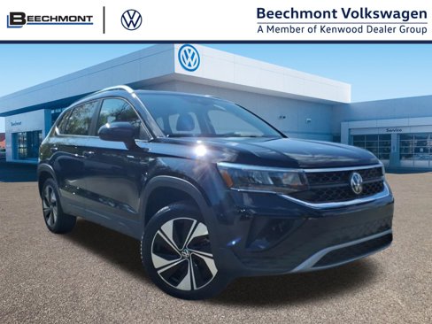 Certified 2024 Volkswagen Taos SE image 1
