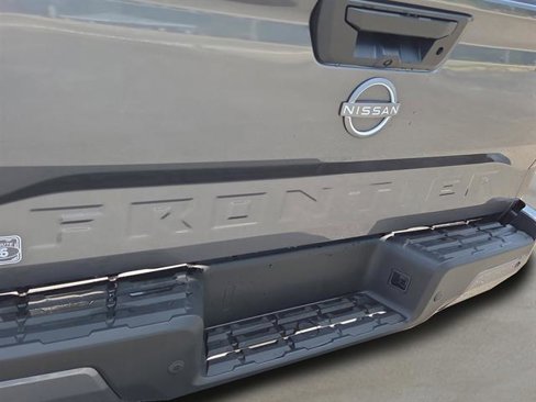 Used 2025 Nissan Frontier SV image 5