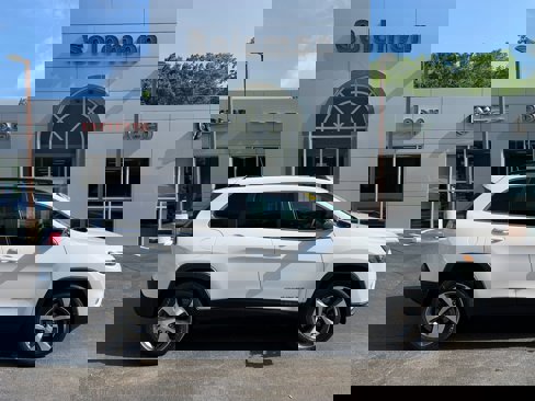 Certified 2022 Jeep Cherokee Limited w/ Mopar Interior Package image 1
