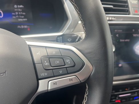 Used 2022 Volkswagen Tiguan SE image 17