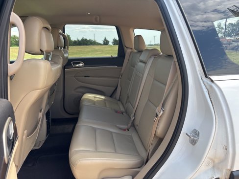Used 2017 Jeep Grand Cherokee Limited image 8