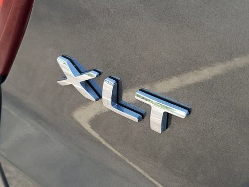 Used 2018 Ford Explorer XLT image 6