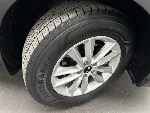 Used 2020 Kia Sorento LX image 11