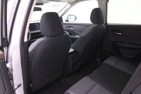 Used 2023 Nissan Rogue SV image 10