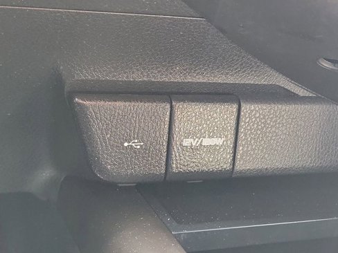 Used 2021 Toyota Camry LE image 30