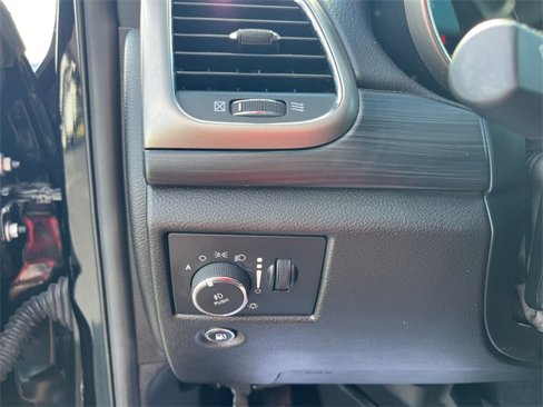 Used 2020 Jeep Grand Cherokee Laredo image 15