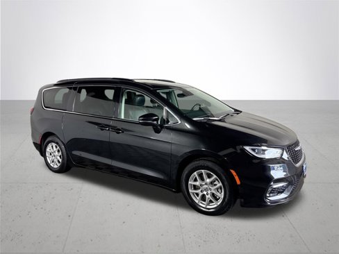 Used 2022 Chrysler Pacifica Touring-L image 4