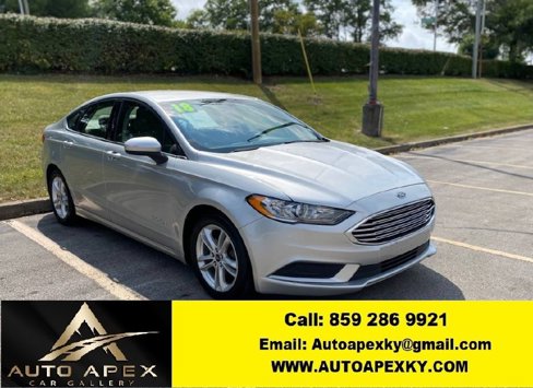Used 2018 Ford Fusion SE image 1