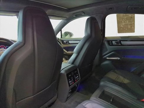 Used 2023 Porsche Cayenne Turbo image 15
