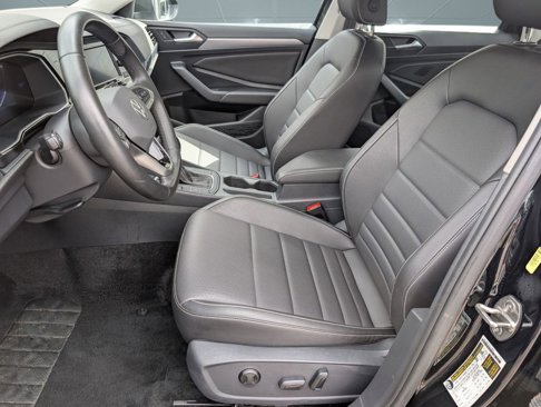 Used 2024 Volkswagen Jetta SE image 5