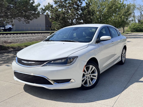 Used 2015 Chrysler 200 Limited w/ Convenience Group image 1