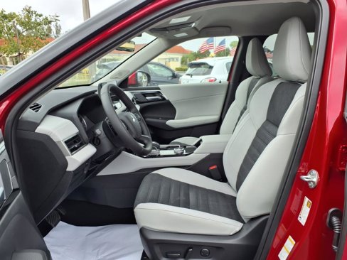 New 2025 Mitsubishi Outlander SE image 11