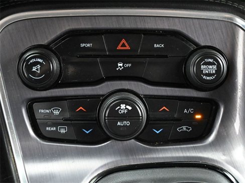 Used 2015 Dodge Challenger SXT image 25
