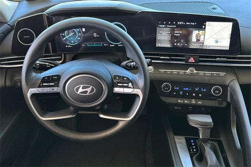 Used 2024 Hyundai Elantra SEL image 15