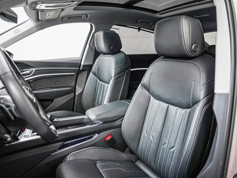 Used 2022 Audi e-tron Prestige w/ Prestige Package image 12