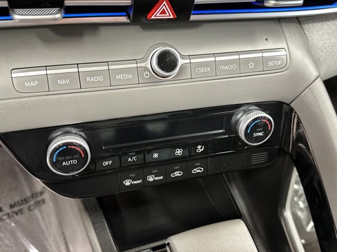 Used 2024 Hyundai Elantra Blue image 13