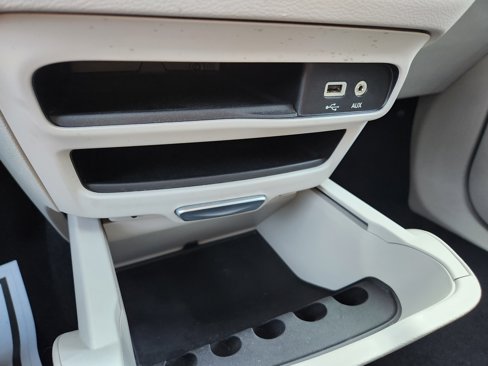 Used 2017 Chrysler Pacifica Touring-L image 14