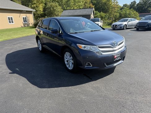 Used 2015 Toyota Venza LE image 3