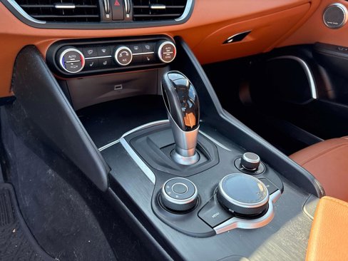 Used 2018 Alfa Romeo Giulia AWD image 14