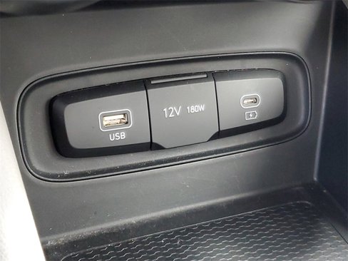 Certified 2023 Hyundai Venue SEL image 24