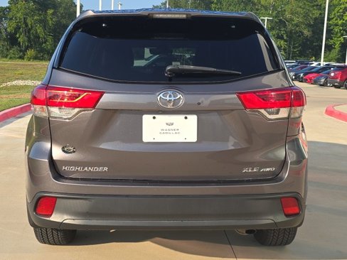 Used 2018 Toyota Highlander XLE image 4